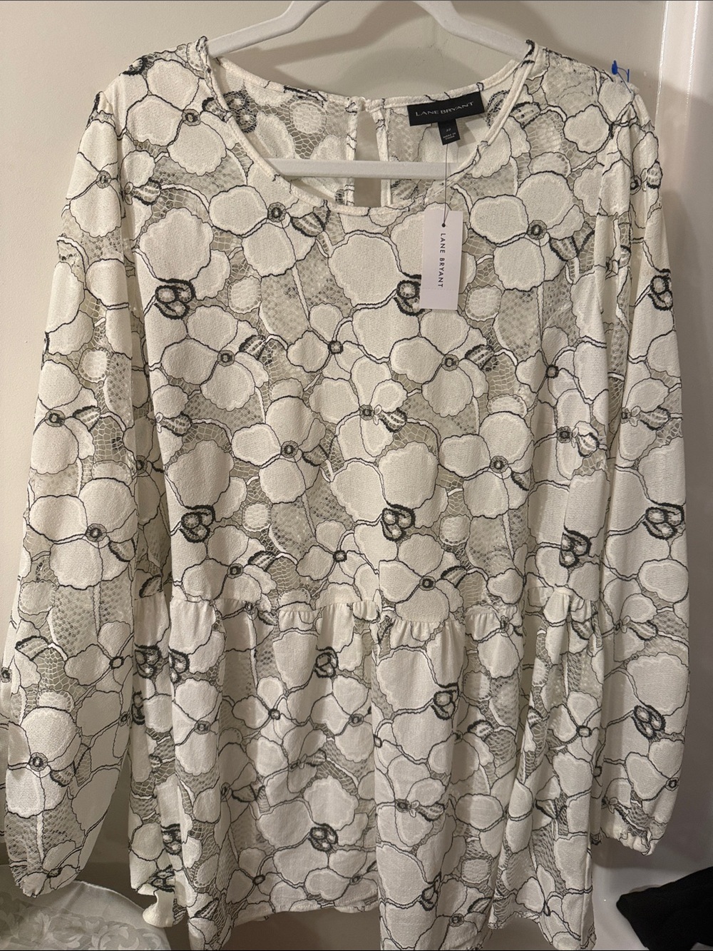 Beautiful Lane Bryant White and Black Floral Lace Peplum Tunic 22 Plus